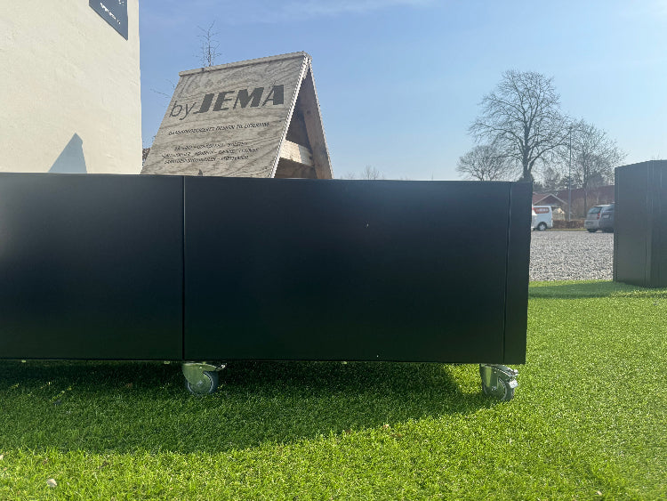 Sorte-plantekasser-eu