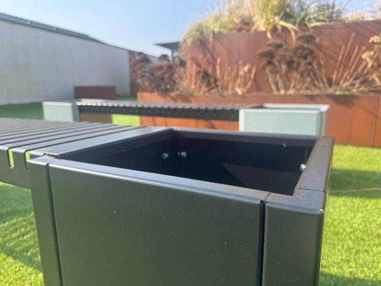 Sorte-plantekasser-eu