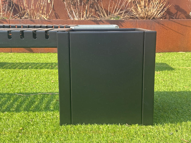 Sorte-plantekasser-eu