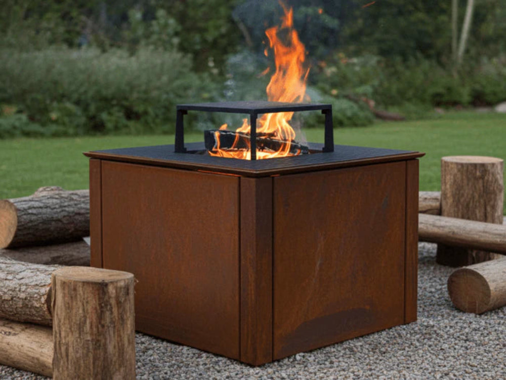 CUBY Feuergrill aus Cortenstahl als Feuerstelle im Garten