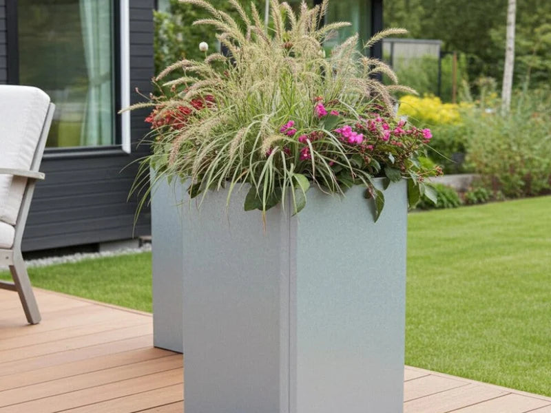 EDGY Pflanzkübel aus verzinktem Stahl in hoher quadratischer Ausführung als Set