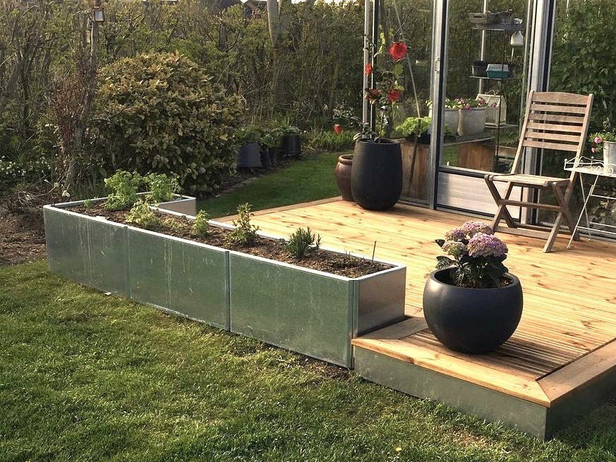 Galvanized planter boxes EDGY