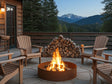 Runde Feuerring aus Cortenstahl auf Terrasse mit Bergblick und Sitzgruppe