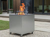 CUBY Feuergrill aus verzinktem Stahl auf Terrasse am Haus mit Pflanzen und sichtbaren Flammen