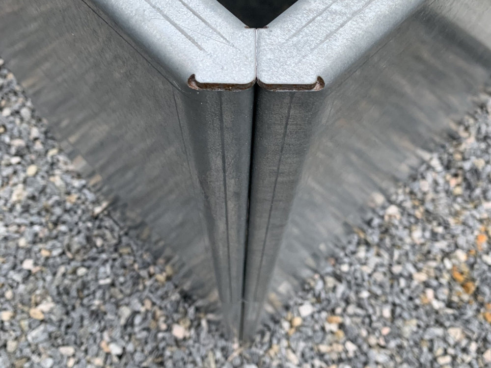 Detail der doppelt umgebogenen Kante am EDGY Hochbeet